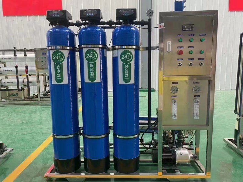 西北水处理过滤罐专用滤料装填实拍