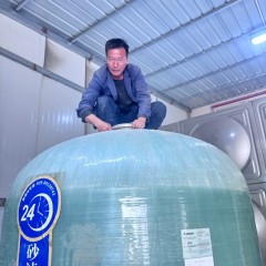 15吨水处理设备石英砂活性炭全新滤料装填作业