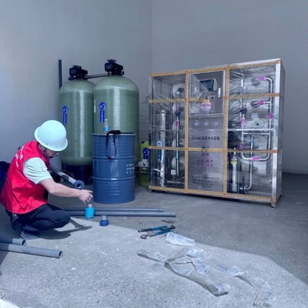 成套5吨单级反渗透设备机房整体实拍