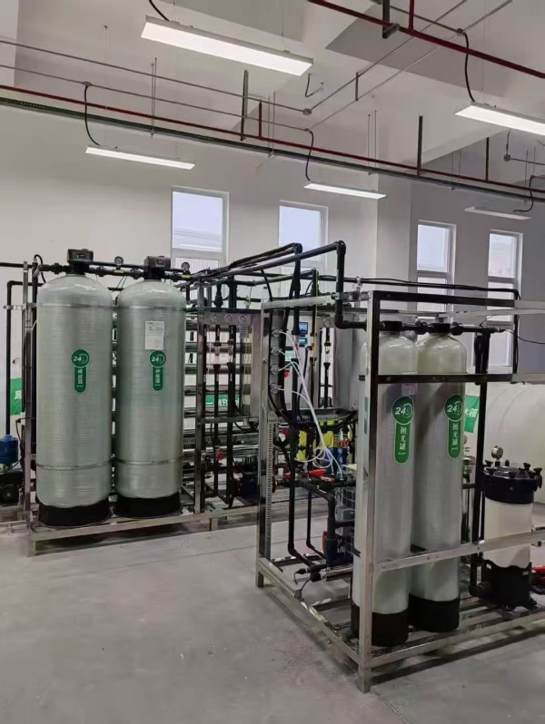 西咸新区 KN-ROII-1T-EDI 1 吨双级 RO+EDI 超纯水设备整机安装实景
